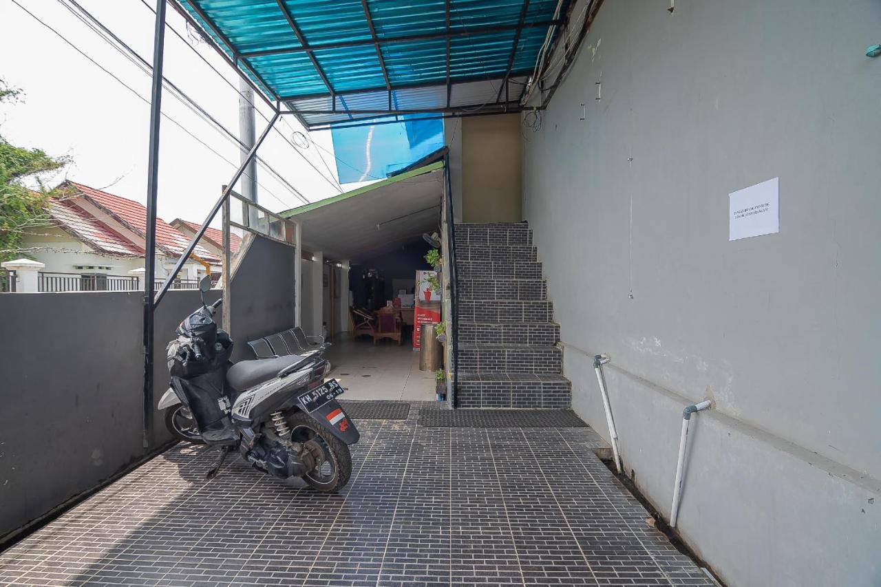 Hotel Reddoorz Syariah At Jalan Cilik Riwut Kapuas Kualakapuas Exterior foto