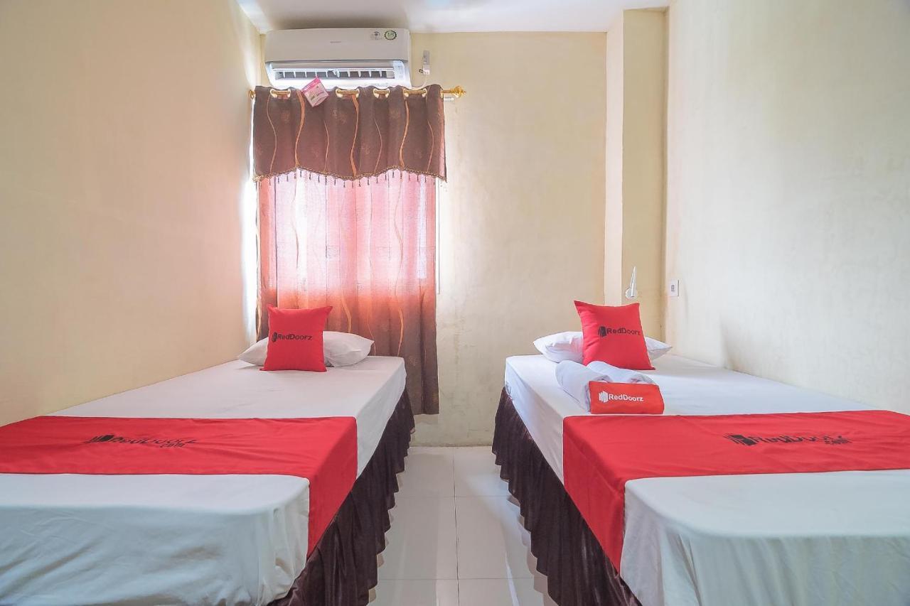 Hotel Reddoorz Syariah At Jalan Cilik Riwut Kapuas Kualakapuas Exterior foto